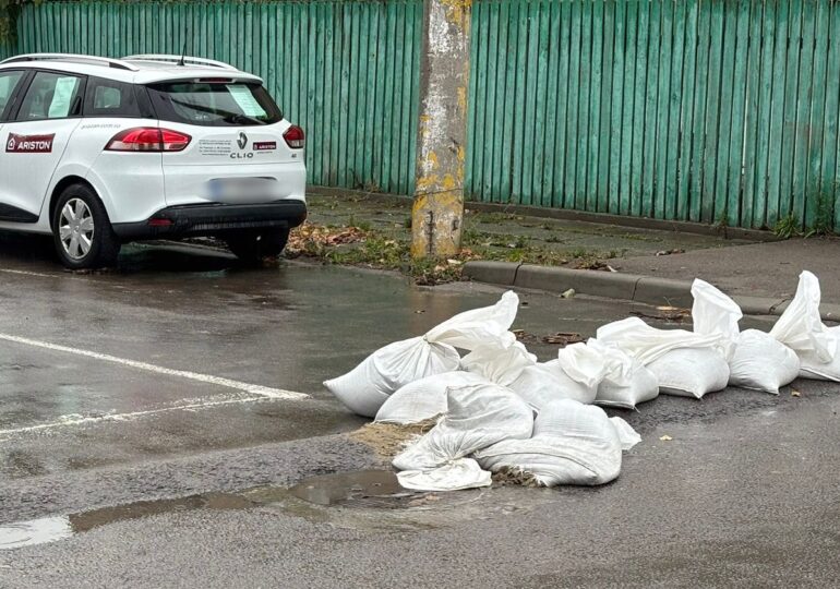 Constanța, orașul unde s-au furat sacii cu nisip puși pe străzi împotriva inundațiilor