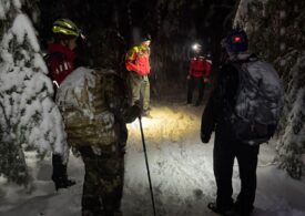 Mai multe stațiuni montane au rămas de vineri fără curent, după ninsorile abundente
