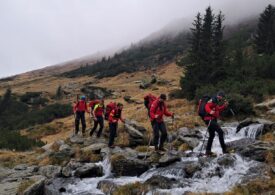 Încă un bărbat a murit pe munte, în Făgăraș, după ce a căzut 500 de metri din Vârful Lespezi. Operațiune extremă pentru recuperarea trupului