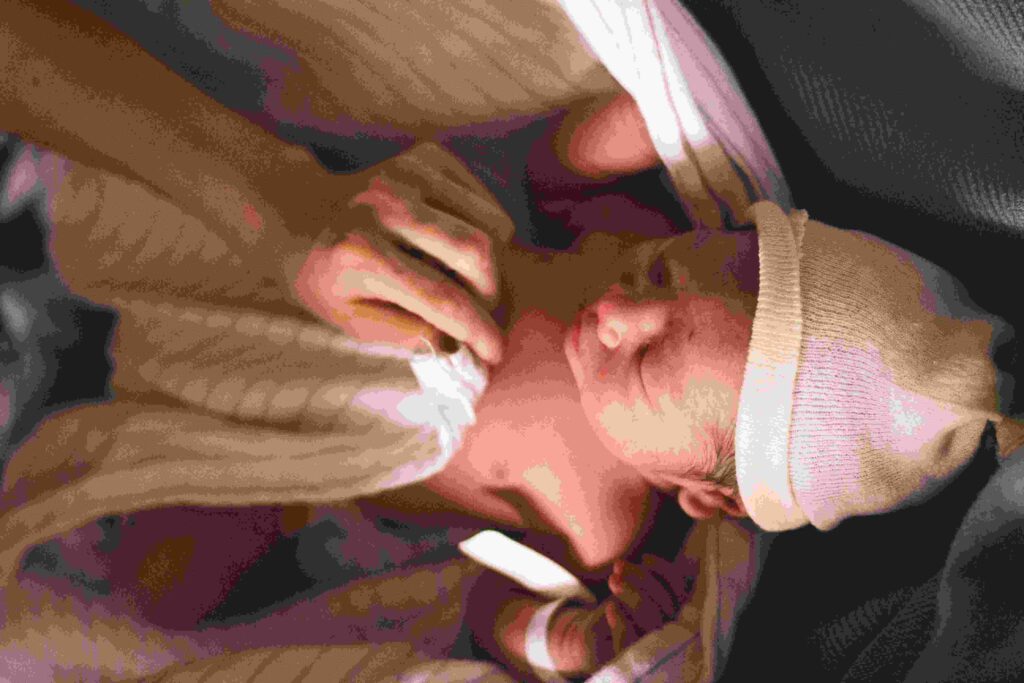 România se aliniază practicilor din Occident: Tatăl va putea fi alături de mamă în sala de nașteri, pe tot parcursul travaliului