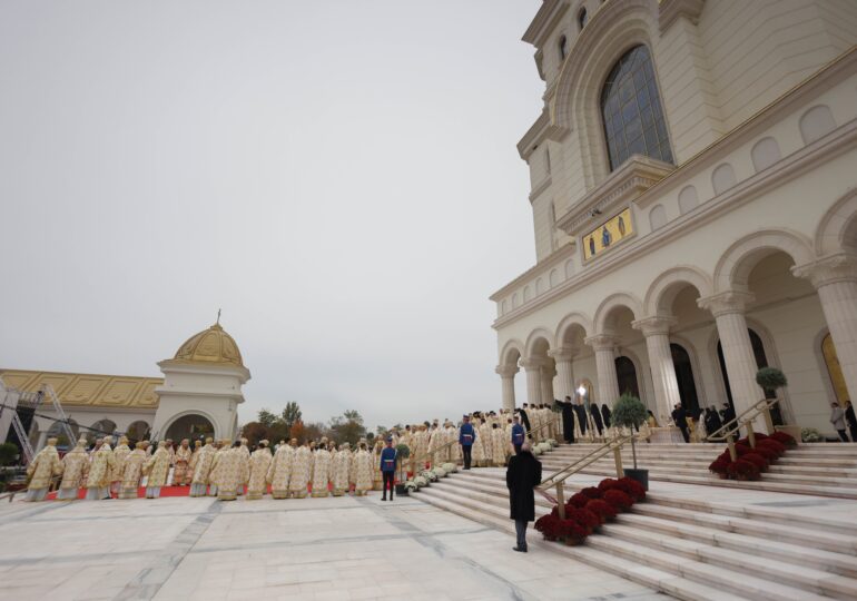 Ultima zi de intrare în altar. Aproape 300.000 de oameni au fost la Catedrala Națională. Programul până în 2026