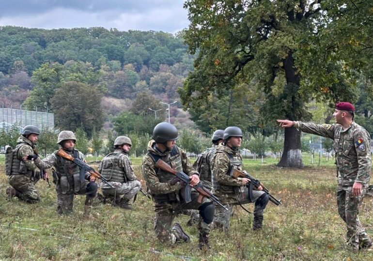 Probleme la mobilizarea rezerviștilor: Ordine de chemare la adresa greșită, cozi la unele unități militare. Armata spune că a vrut să vadă ce nu merge