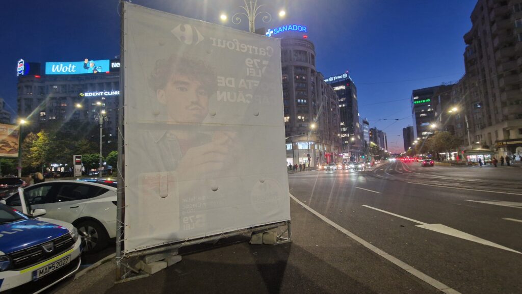 structura publicitara noua la Piata Victoriei