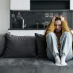 O generație în criză: De ce sunt tinerii atât de nefericiți