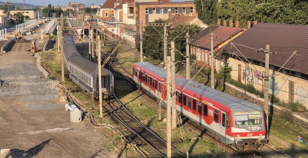 Locomotivele electrice ale CFR Călători primesc interzis pe rețea, din cauza restanțelor