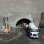 A început dinamitarea la primul tunel în munte de pe Valea Oltului, pe Autostrada A1 Sibiu – Pitești (Video)