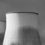 Germany abandons nuclear energy and demolishes the towers of a nuclear power plant (Video)