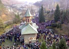 Aproape 15.000 de credincioși, la canonizarea părintelui Arsenie Boca (Video)