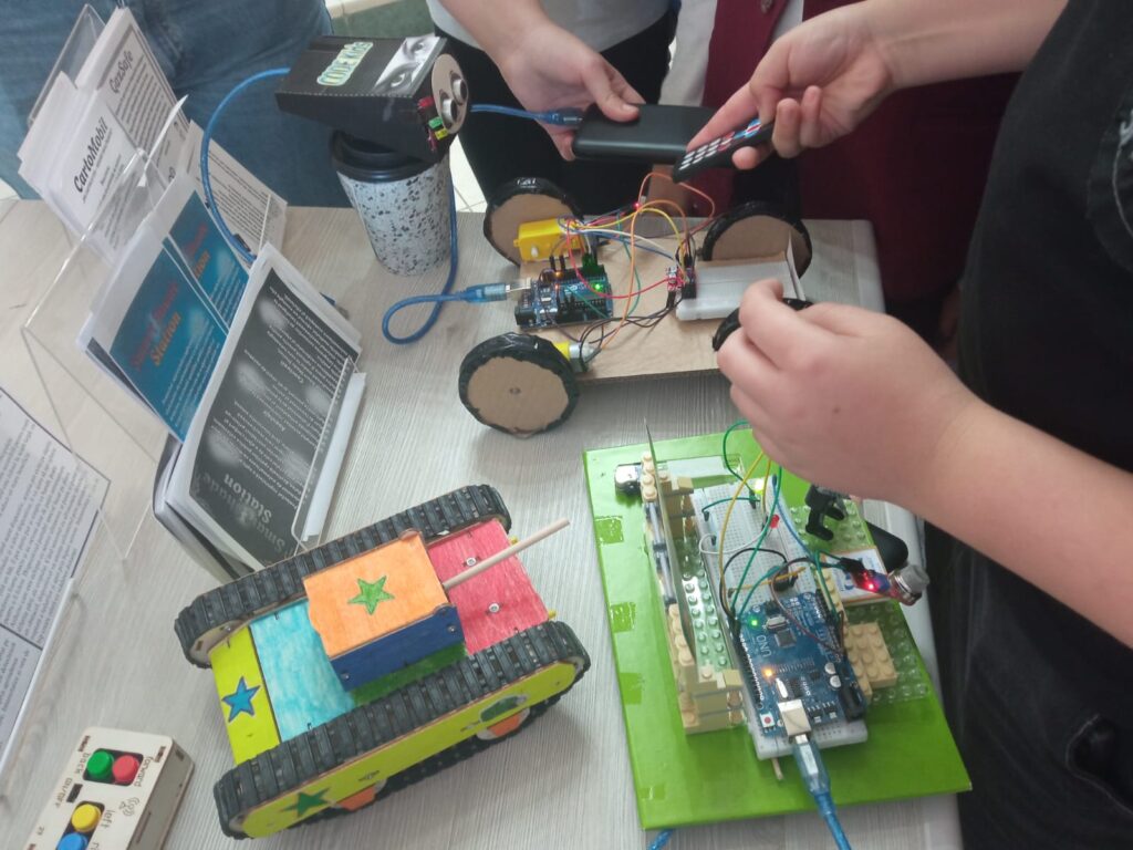 Biblioteca din onești Code Kids