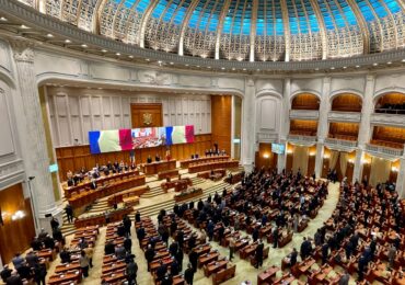 CCR a respins sesizarea PNL și USR privind împărțirea funcțiilor din conducerea Camerei Deputaților