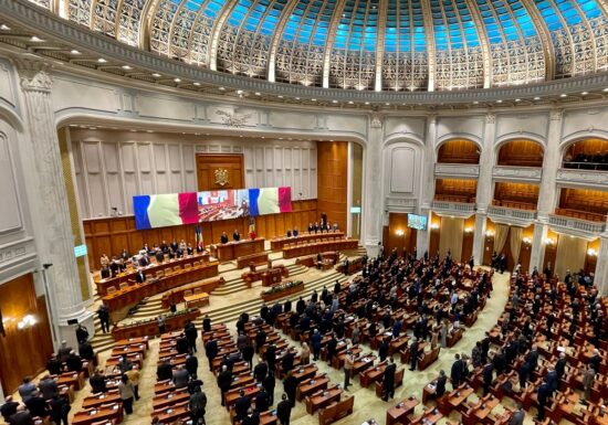 CCR a respins sesizarea PNL și USR privind împărțirea funcțiilor din conducerea Camerei Deputaților