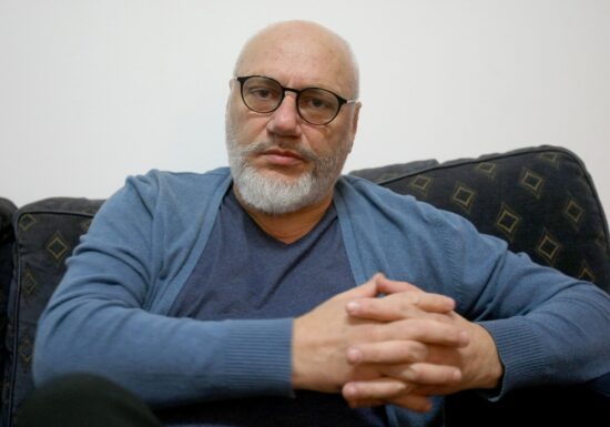 PressOne: Peste 20 de ani de impostură: Doctorul Cristian Andrei, cel mai mediatizat psihoterapeut al României, practică fără atestat. Acuzații de hărțuire sexuală în cabinet