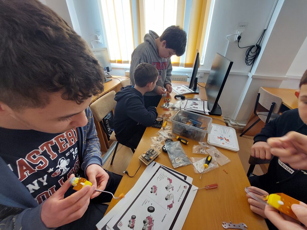 Viitorul începe acum. Fă cunoștință cu câțiva dintre oamenii care digitalizează România: bibliotecari, profesori, funcționari și ONG-iști