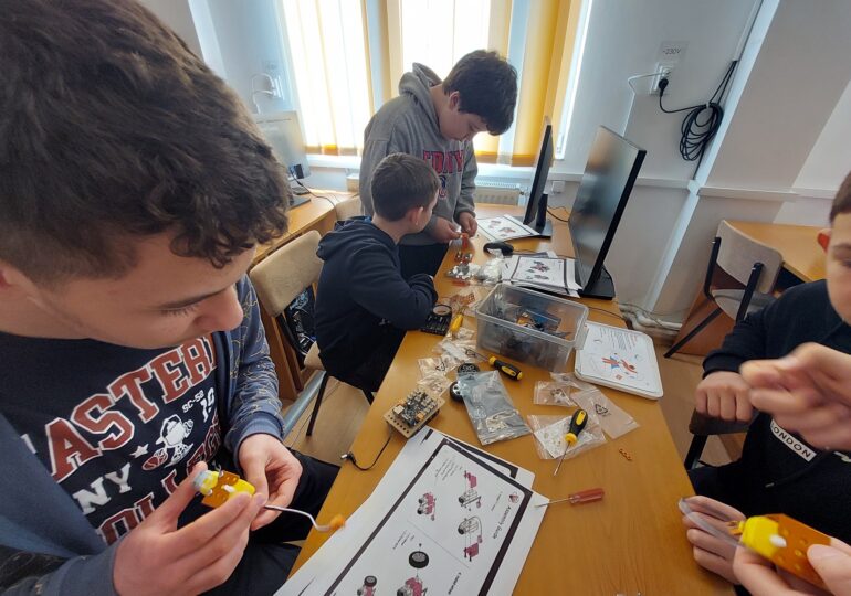 Viitorul începe acum. Fă cunoștință cu câțiva dintre oamenii care digitalizează România: bibliotecari, profesori, funcționari și ONG-iști