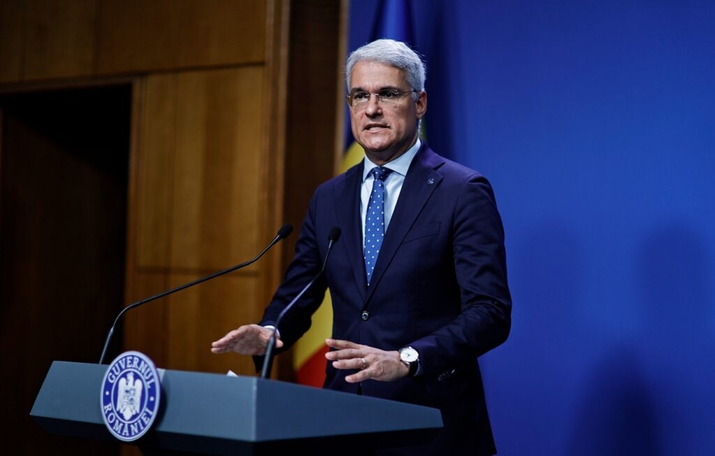 Ministrul Pîslaru sesizează Parchetul European în cazul achiziției de microbuze școlare