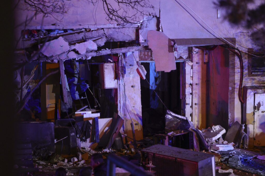 Explozie puternică într-un bloc din Buftea. Celulă de criză la Ministerul Sănătății pentru victime (Foto&Video)