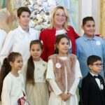 Copiii români, pe podiumul sărăciei din UE: Festivalul Brazilor de Crăciun ridică vocea copiilor vulnerabili pentru care accesul la educație e o luptă