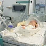 Ziua mondială a prematurității: Salvați Copiii România anunță programul pilot de monitorizare după externare pentru copiii născuți prematur