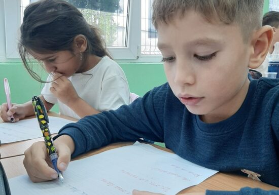 Situația drepturilor copilului în România este îngrijorătoare: cel mai mare risc de sărăcie din UE, abandon școlar, victime ale jocurilor de noroc și probleme de sănătate mintală în creștere