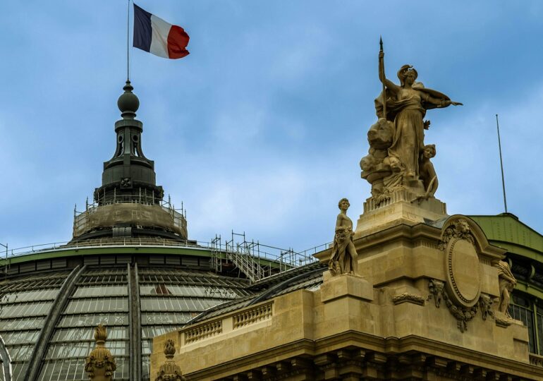 Parlamentul francez a votat suspendarea reformei pensiilor pe care Macron a propus-o acum doi ani