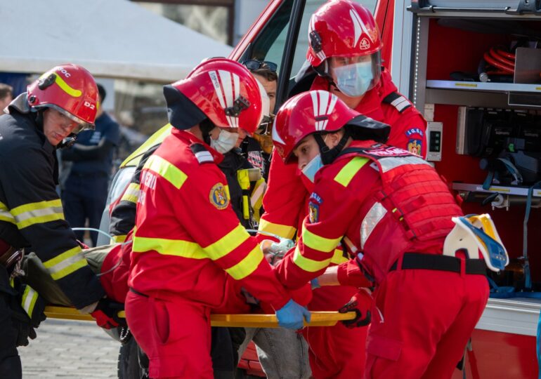 Explozie urmată de incendiu într-un bloc din Timișoara. Un bărbat are arsuri pe aproape jumătate din corp