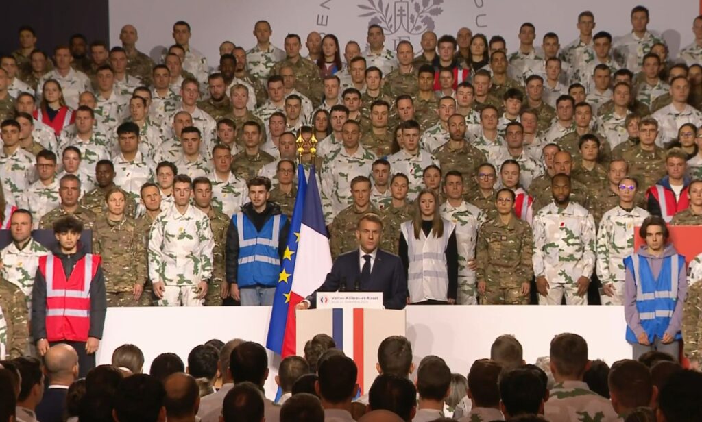 Macron introduce serviciul național militar voluntar: „Nu este vorba de a trimite tineri de-ai noștri în Ucraina”