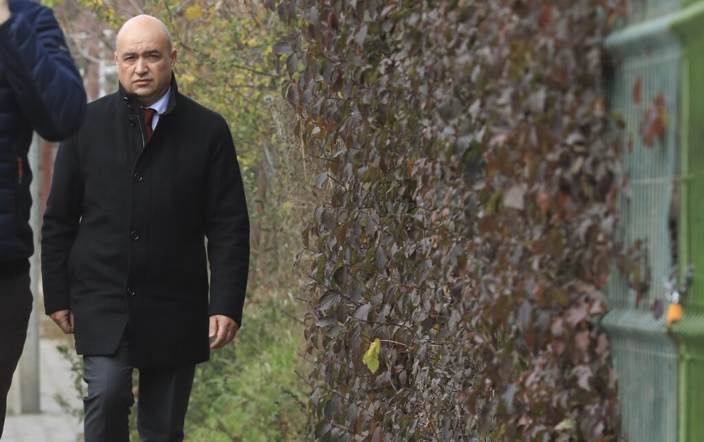 Trezorierul PNL, pus sub control judiciar în dosarul lui Fănel Bogos, pe care l-a dus la Bolojan UPDATE Mihai Barbu a fost suspendat din toate funcțiile din partid