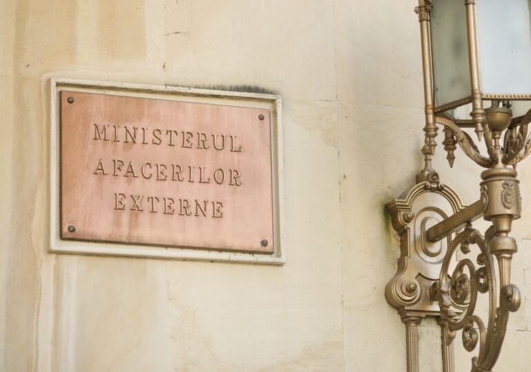 Nicușor Dan retrimite în Parlament legea privind noile taxe consulare: risc de discriminare față de cetățenii UE