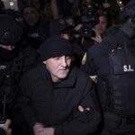 Horațiu Potra a fost adus cu avionul din Dubai (Foto) Ministrul Justiției: Nu a venit voluntar și liber