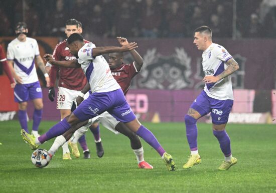 Rapid trece de FC Argeș cu stil și urcă pe locul 1 în Superliga