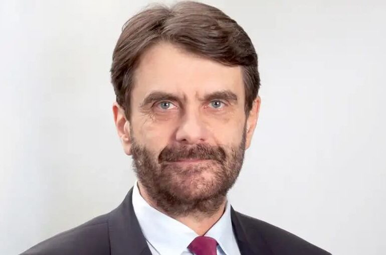 Cine este Robert Schwartz, pe care USR îl propune la șefia Radioului public