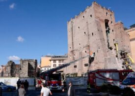 Un turn istoric din centrul Romei s-a prăbușit parțial. Doi muncitori români au fost răniți, unul dintre ei este prins sub dărâmături (Video) UPDATE