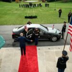 Trump l-a primit cu brațele deschise pe prințul Mohammed bin Salman și spune că asasinatul lui Khashoggi „se mai întâmplă”