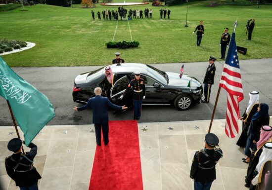 Trump l-a primit cu brațele deschise pe prințul Mohammed bin Salman și spune că asasinatul lui Khashoggi "se mai întâmplă"