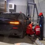 O fostă judecătoare ar fi încurcat frâna cu accelerația și a ucis un tânăr în scaun cu rotile