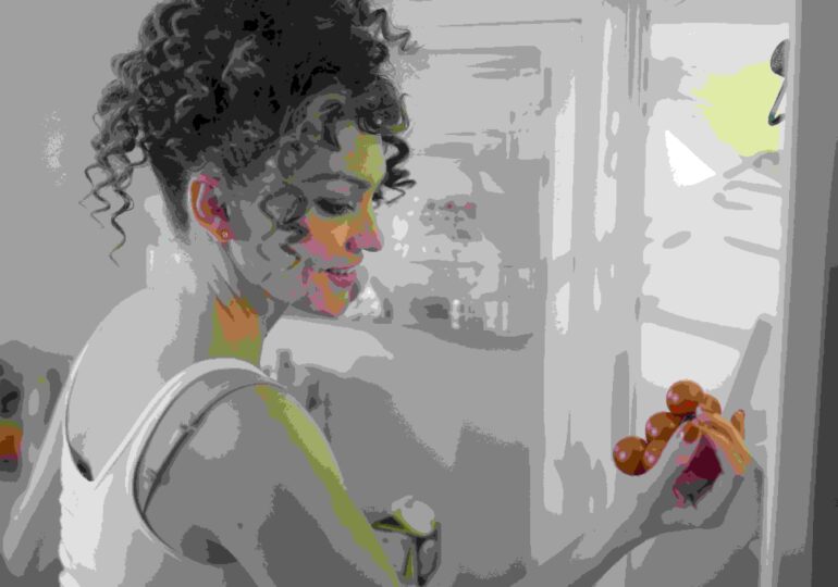 Ce alimente să nu pui niciodată pe ușa frigiderului. Nutriționiștii explică de ce