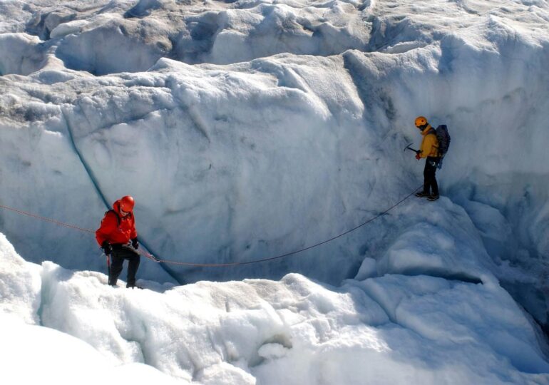Șapte alpiniști au murit după o avalanșă în Himalaya