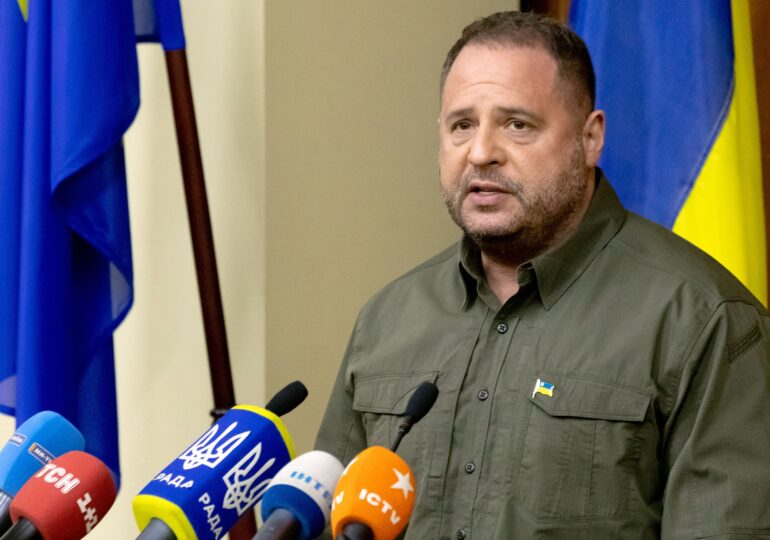 Lovitură la Kiev: Andrii Iermak, mâna dreaptă a lui Zelenski, a demisionat după perchezițiile anticorupție