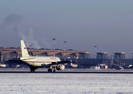 Aterizare de urgență în Rusia: Bucăți dintr-un avion au început să cadă în timpul zborului (Video)