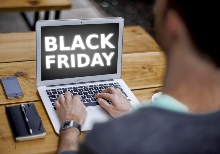 Un vechi client eMAG, așteptând Black Friday