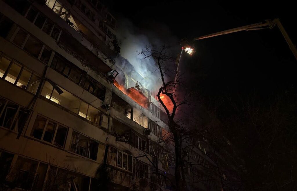 Ziua 1371 Americanii spun că Ucraina acceptă acordul de pace. Macron ar trimite soldați din Franța, UK sau Turcia. Atac masiv asupra Kievului. Dronele SBU au făcut ravagii în portul Novorossiisk (Foto & Video)