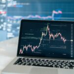 Bursa de la București pierde aproape 15 miliarde de lei într-o săptămână. Companiile cu cele mai mari scăderi