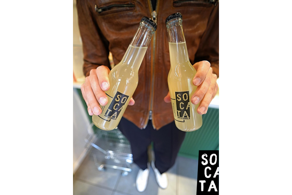 Băutura tradițională din soc – răcorirea autentică, livrată direct la tine acasă