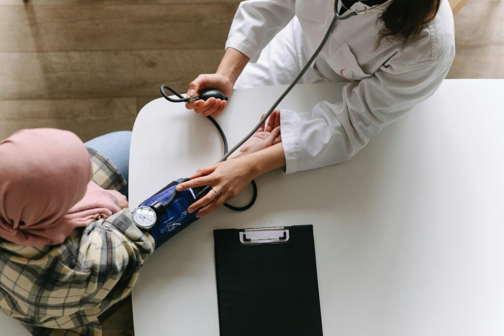 Bolnavii de cancer îl critică pe Nicușor Dan, după ce a zis că ia bani de la Sănătate și Educație pentru apărare