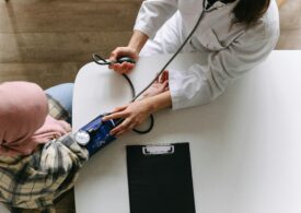 Bolnavii de cancer îl critică pe Nicușor Dan, după ce a zis că ia bani de la Sănătate și Educație pentru apărare