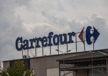 Consiliul Concurenței a autorizat preluarea Carrefour România de către proprietarul Dedeman