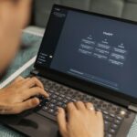 ChatGPT dă vina pe „utilizarea greșită” a tehnologiei sale, după ce un adolescent a fost încurajat de chatbot să se sinucidă