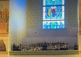 În Catedrala Națională, Corul Patriarhiei a cântat o melodie pe versuri atribuite poetului legionar Radu Gyr. Au fost prezenți și ministrul Apărării și comandanți militari <span style="color:#990000;">UPDATE</span>