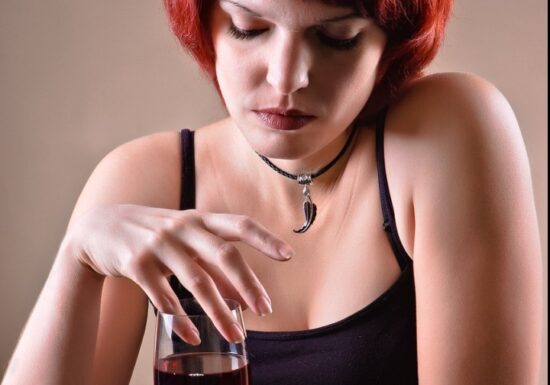 O singură enzimă ar putea fi responsabilă pentru dependența de alcool și bolile de ficat