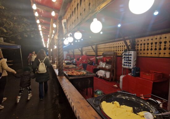 Bâlci cu muzică vulgară și grătare în parc, lângă Parlament, cu aviz de la Primăria Capitalei (Foto&Video)